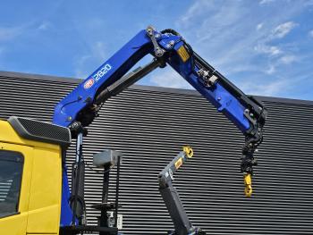 Volvo FM 420 6x2*4 / 28 tm KRAAN + HAAKARM